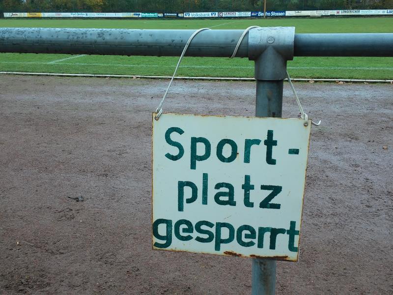 sportplatz-gesperrt
